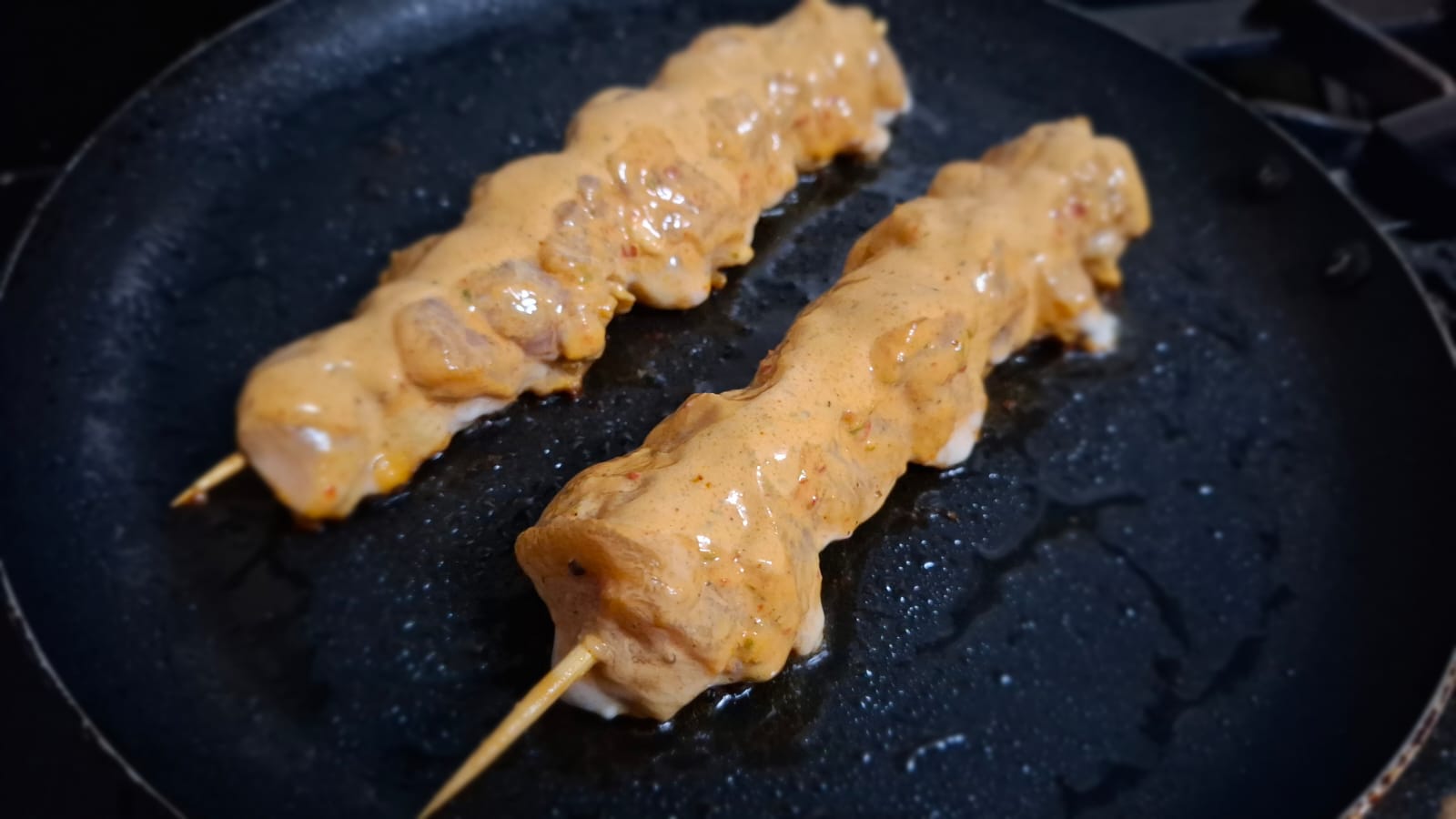 Marinated chicken sosaties ready for grilling